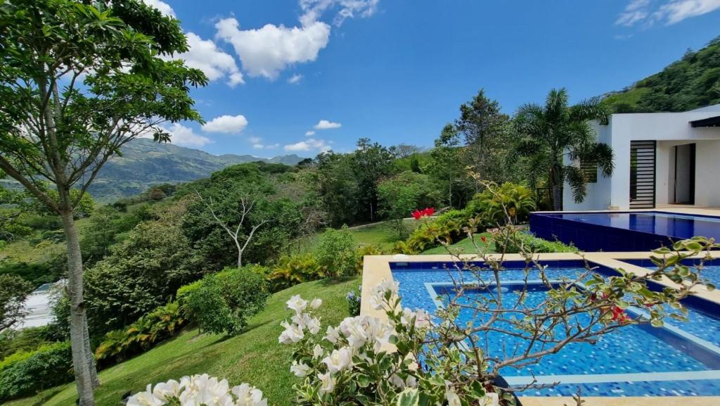 Exclusiva casa-quinta para la familia en Villeta - 2