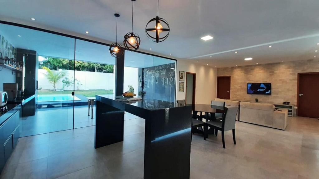 Casa em Taperapuan com 3 Suítes e Hidromassagem, Porto Seguro