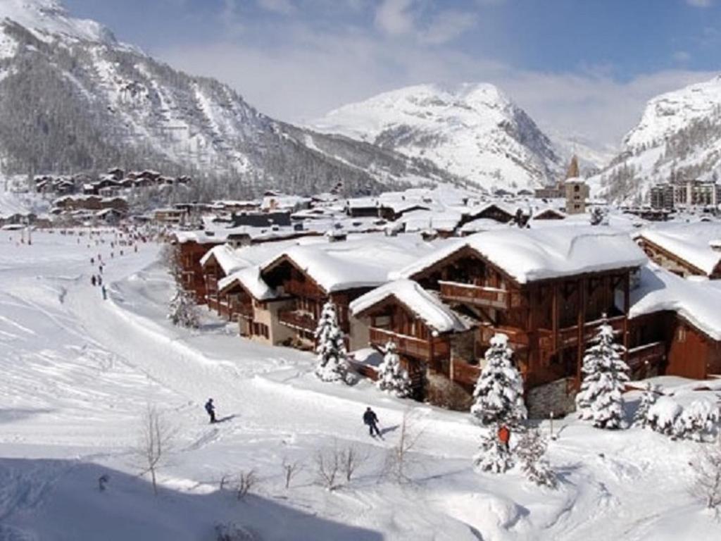 Appartement-chalet de standing avec cheminée et hammam, idéalement situé sur le front de neige de Val d'Isère - FR-1-694-9 - 2