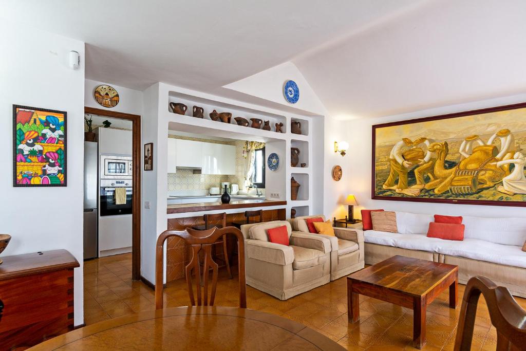 2BR Beach House - Solarium & Shower Terrace - 12 - 4
