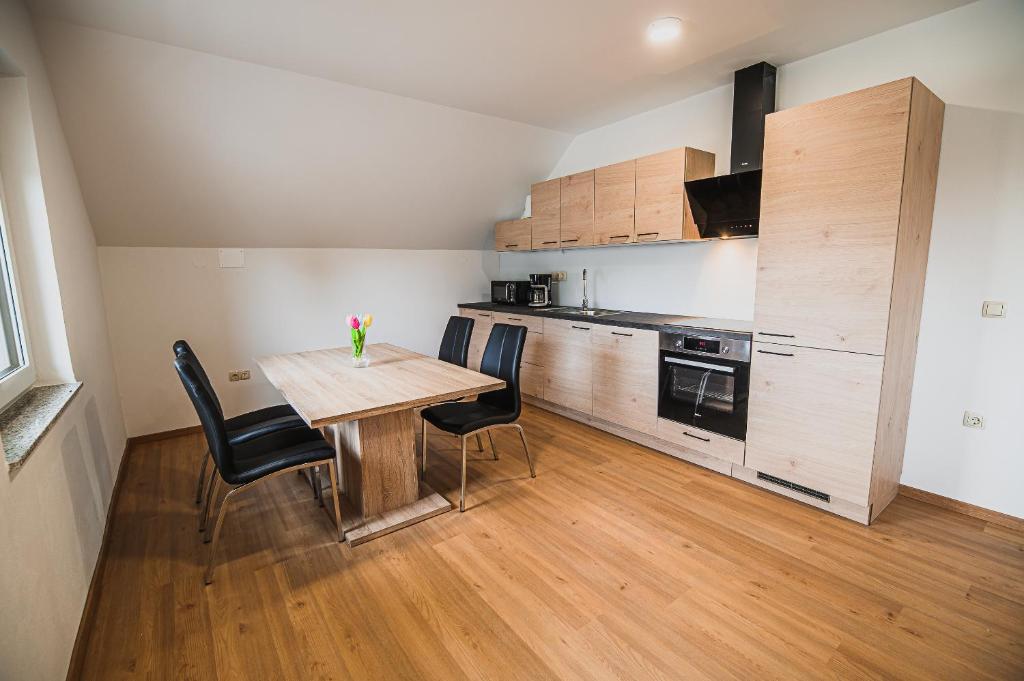 Mojcin Pisker Apartment House 6