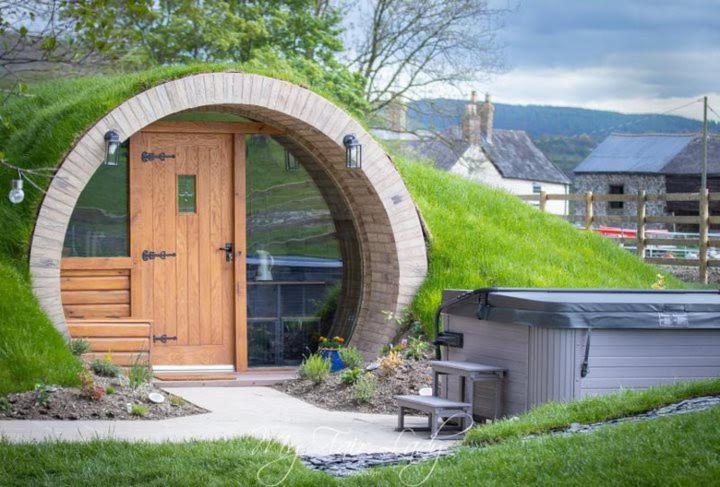 The Prancing Pony, Llanrhaeadr-ym-Mochnant