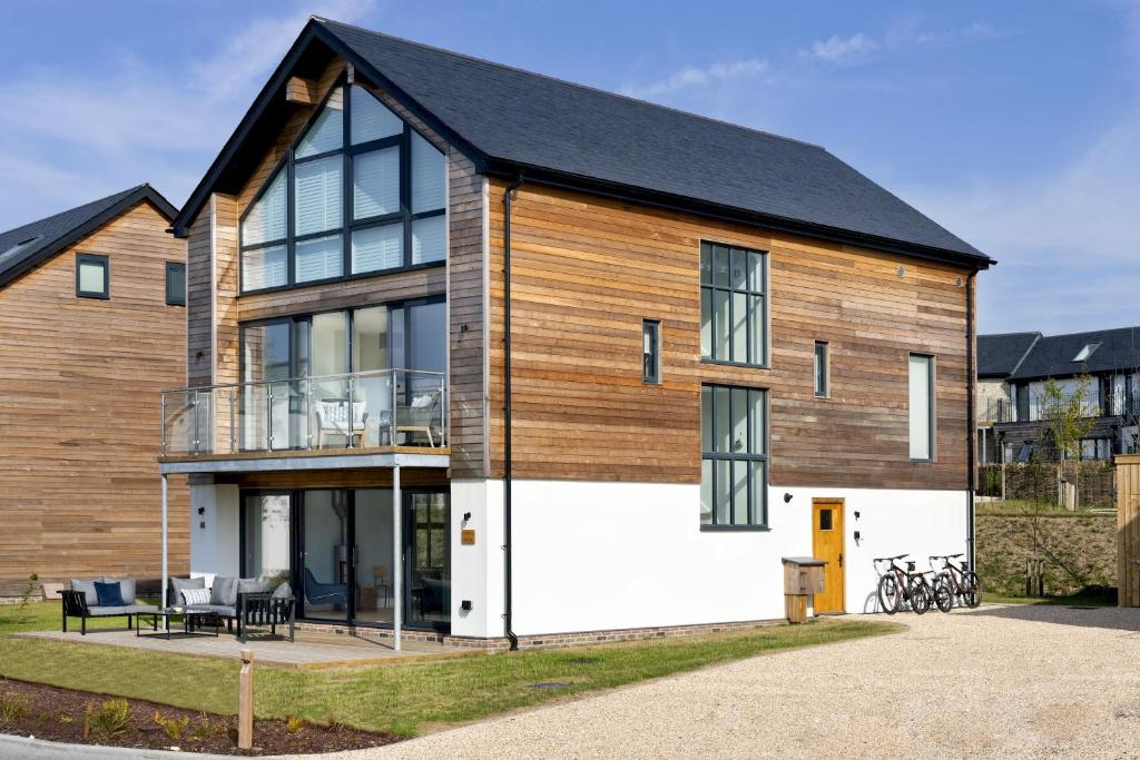 Lakeside property with spa access on a nature reserve Kirrin Barn BV26, Warmwell