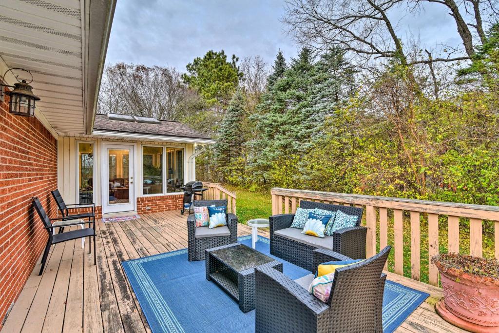 Charming Home with Pool and Deck about 9 Mi to UMich!, Ypsilanti