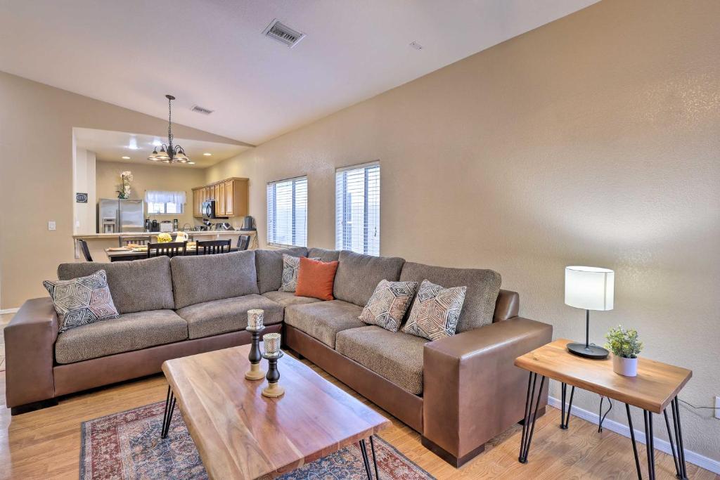 Stonebridge River Home in Gated Community!, Bullhead City