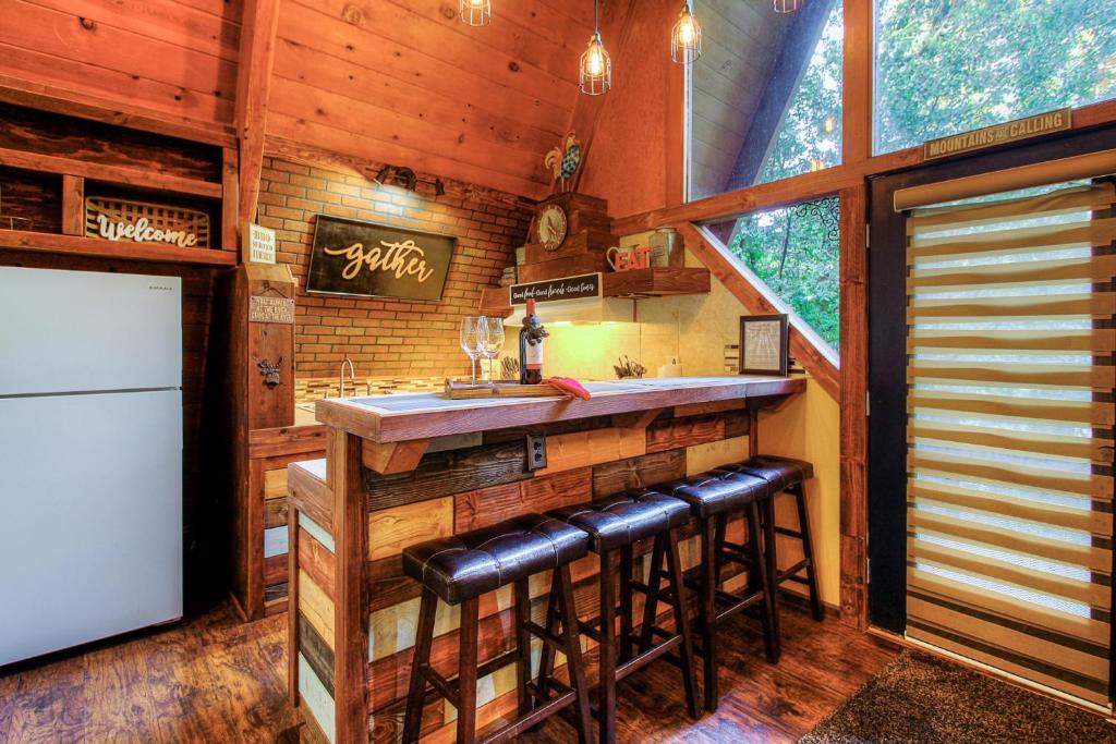 Redwoods River Resort &amp; Campground — Hotel in Leggett