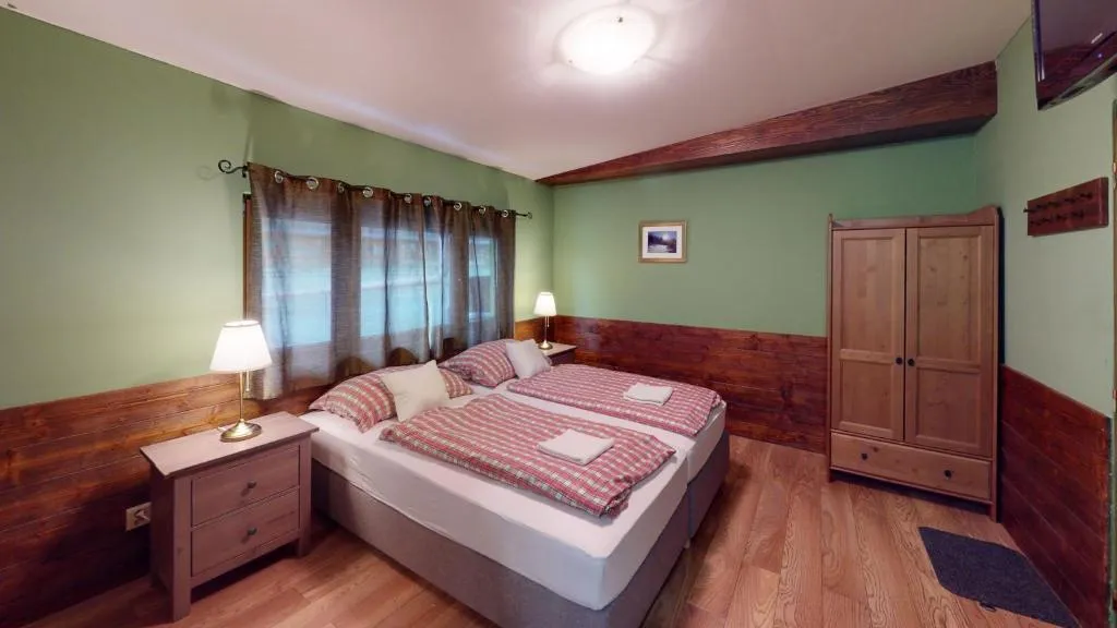 Ride Pub Drienica, hotel in Drienica