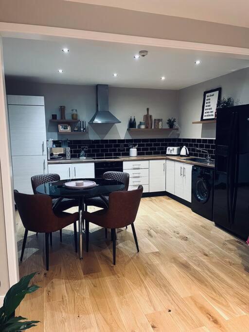 2 Bed fully furnished apartment