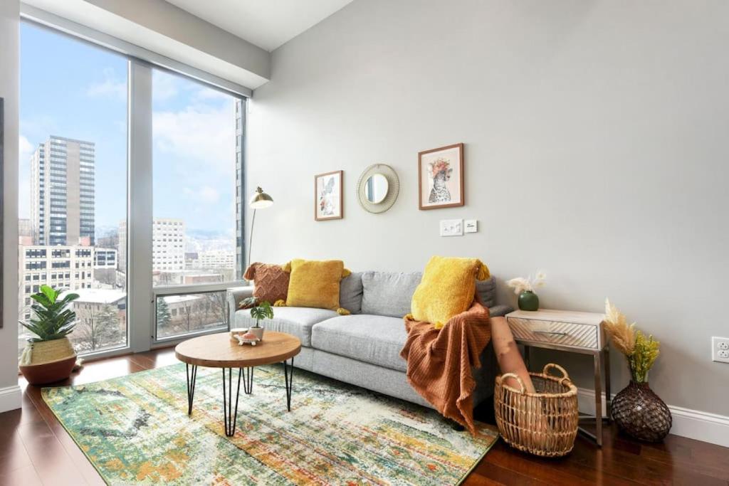 HostWise Stays - The Washington at Chatham - Free Parking, Private Gym, More!, Pittsburgh