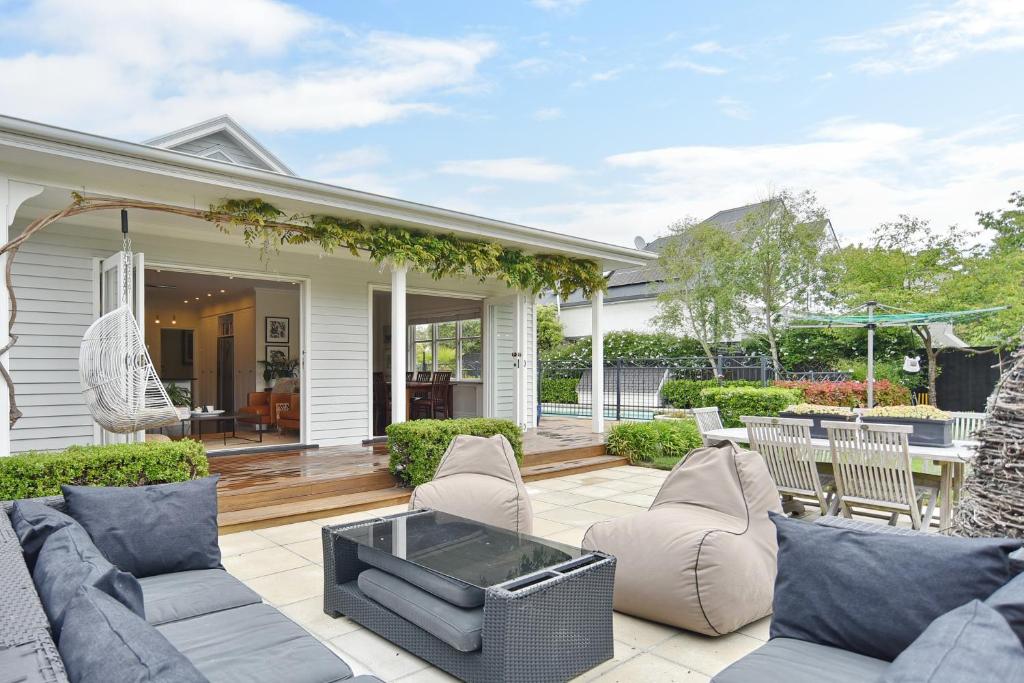Retreat Villa - Christchurch Holiday Homes
