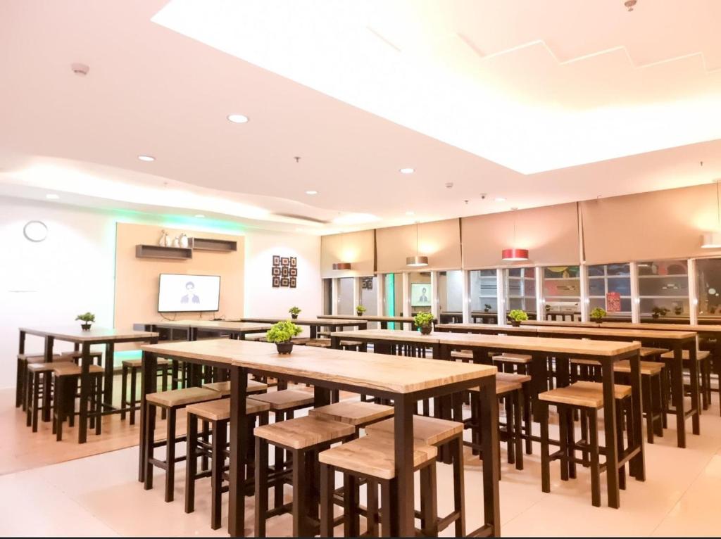 Restaurant, Green Windows Dormitel 188 in Davao City