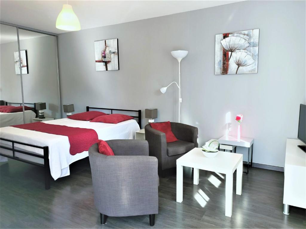 T1 lumineux avec terrasse et parking privé à Aix-les-Bains - FR-1-555-70 - 2