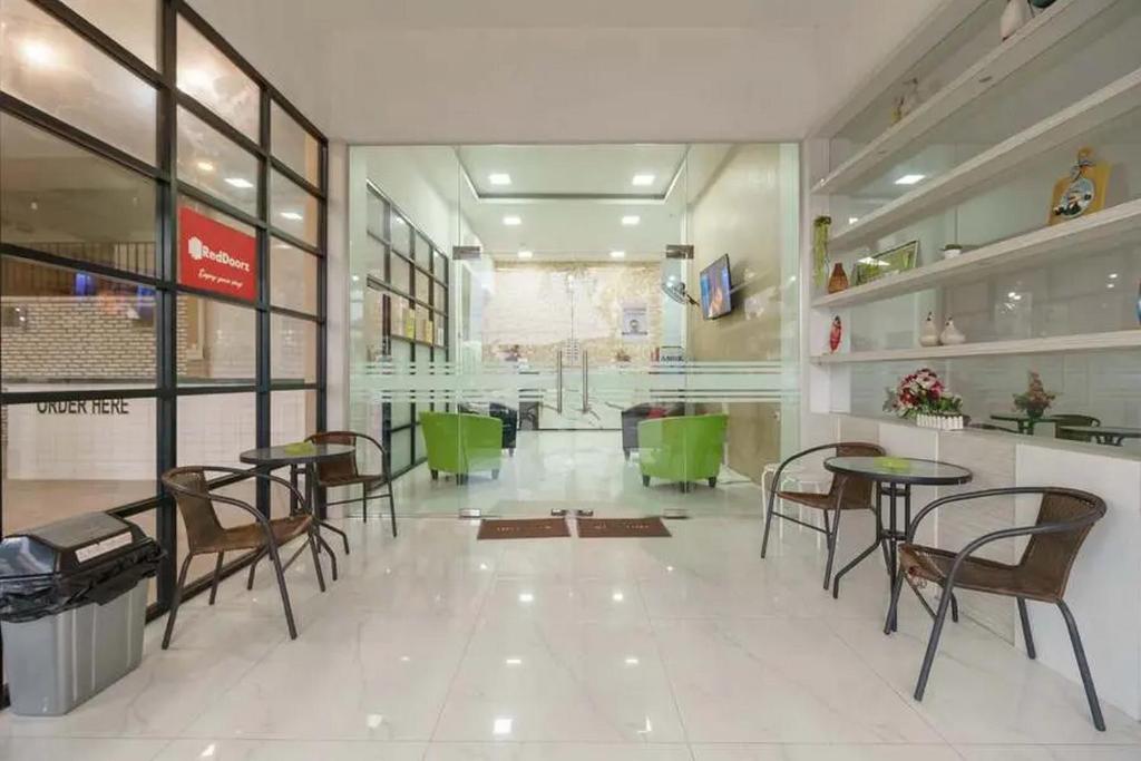 RedDoorz Plus @ Cemara Asri Medan 館内設備