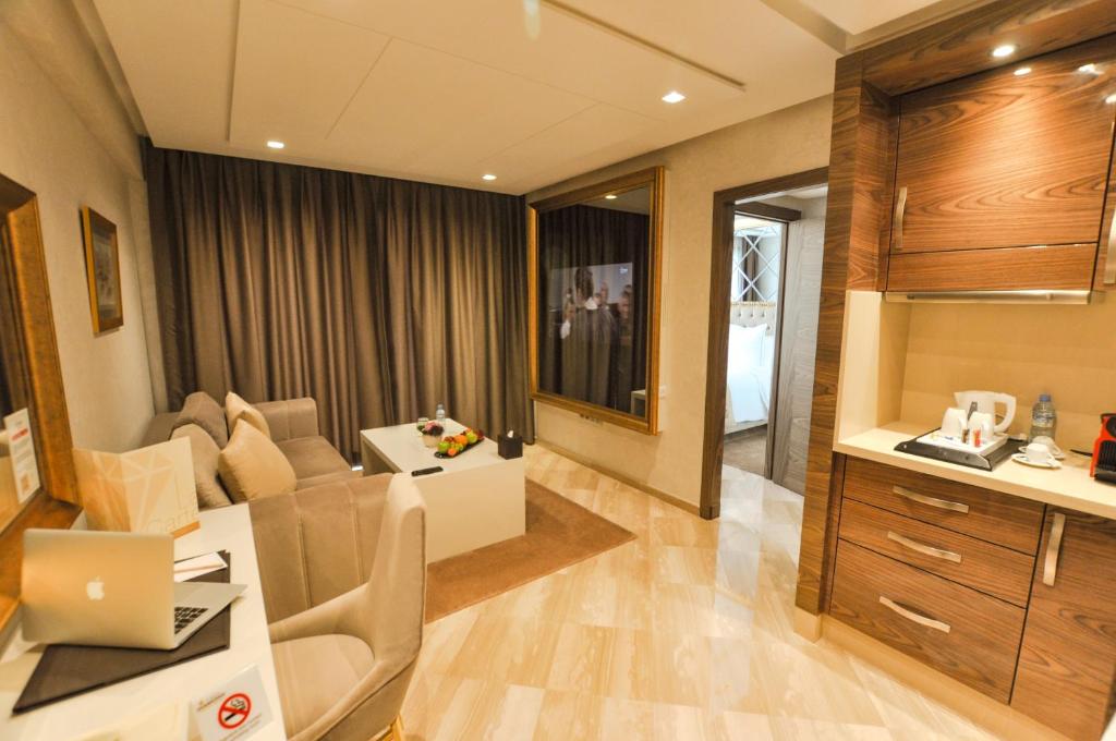 Shared lounge/TV area