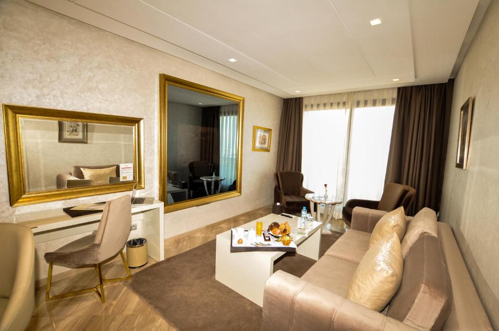 Shared lounge/TV area