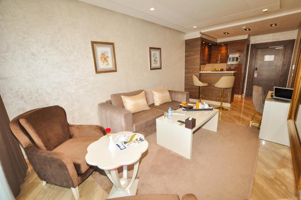 Shared lounge/TV area