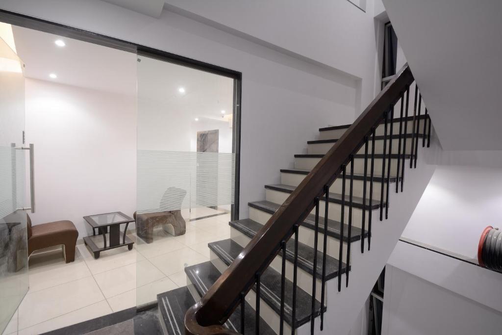 Lobby, Hotel One Up in Ahmedabad