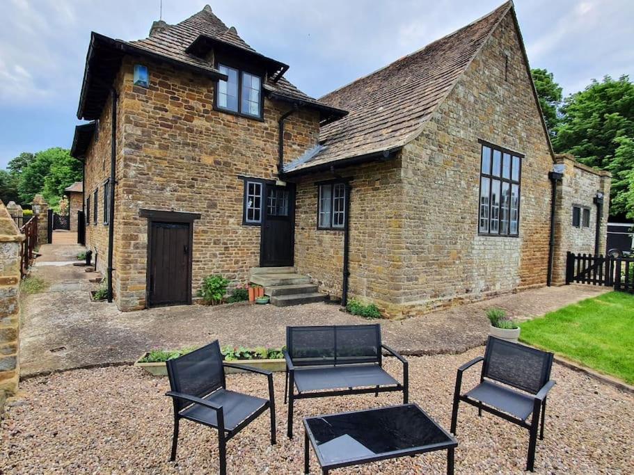 2 Bedroom Country Cottage