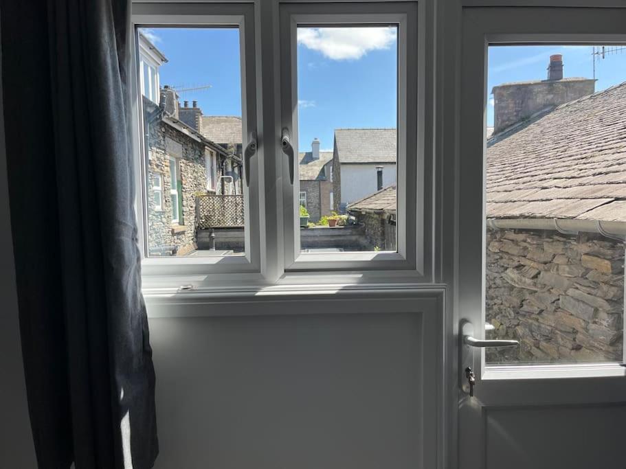 Jester Court - 2 bed apartment in central Windermere photo 5