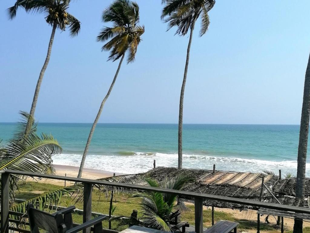 Afro Beach Eco Resort Butre photo