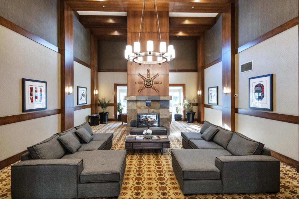 Impeccable Glacier Lodge Hotel Room w Pool+Hot Tub photo