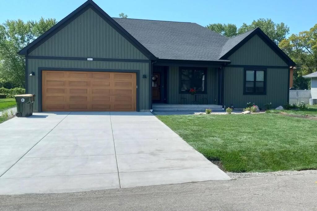New Construction! Close to skiing and Lake Geneva!