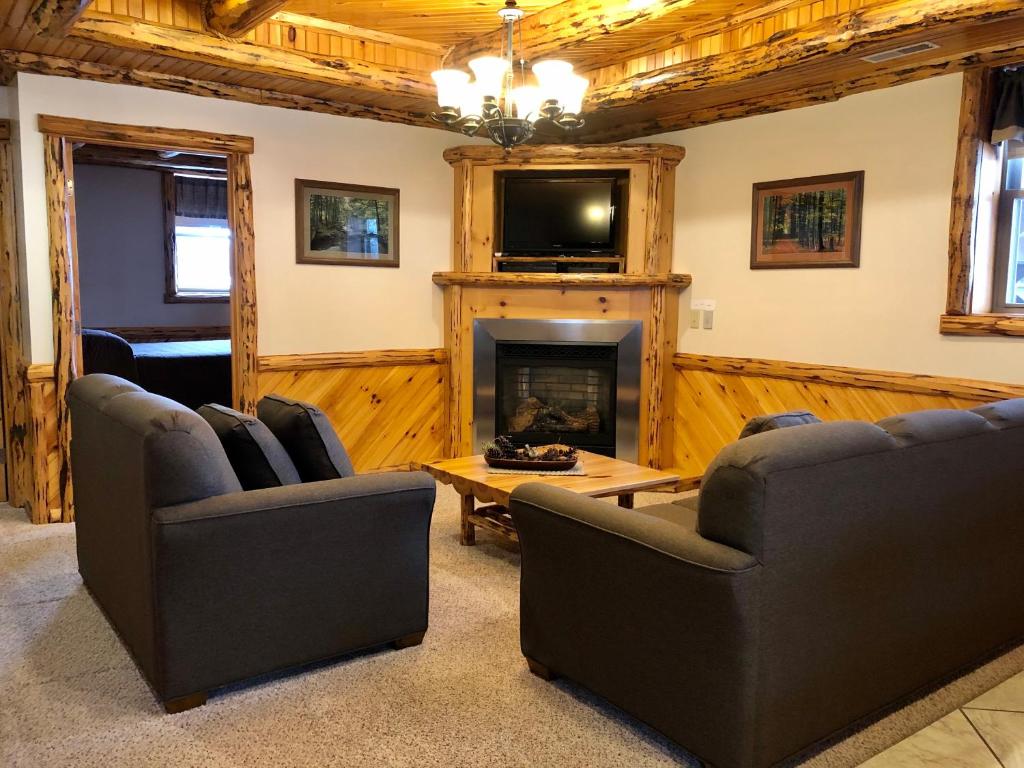 Sojourner's Lodge & Log Cabin Suites