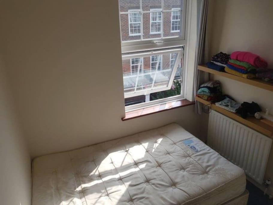Lovely whole flat in Kingston centre heart