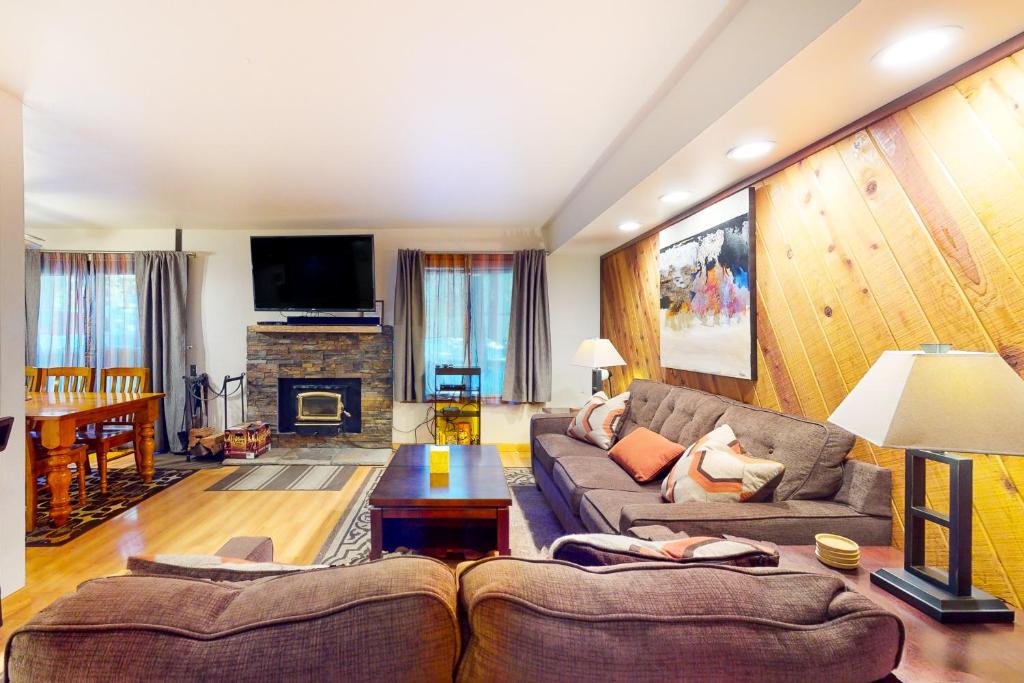 Horizons 4 179, Mammoth Lakes