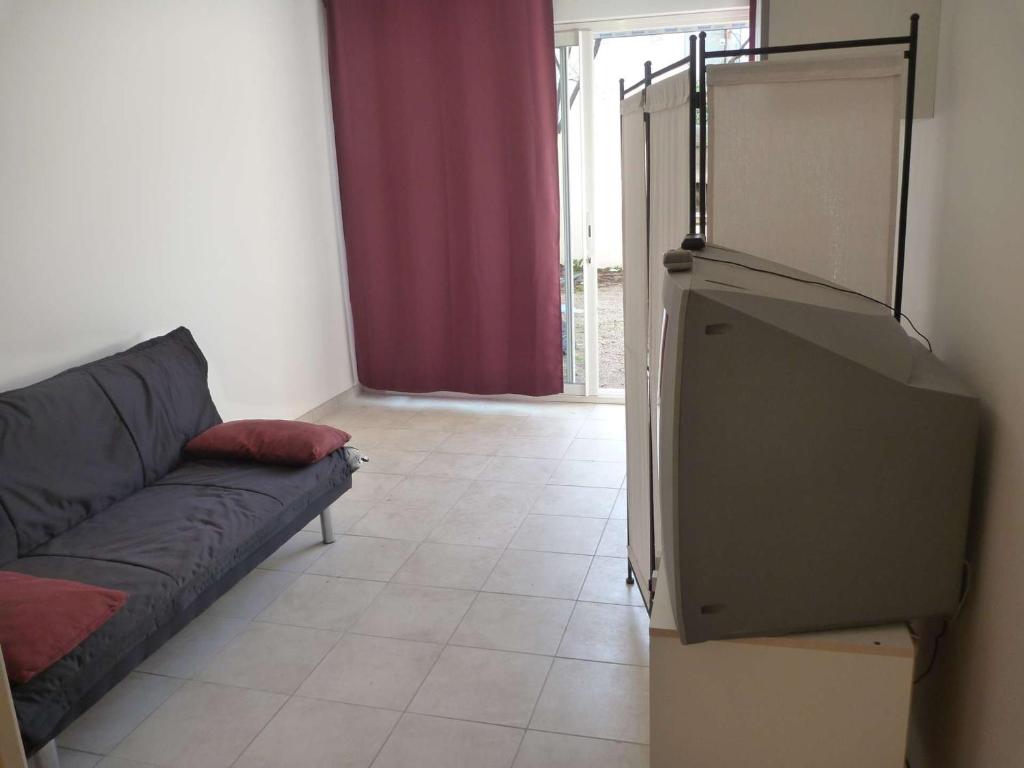 Studio Charmant à 2 Pas de la Plage avec Terrasse et Parking - FR-1-387-124 - 4