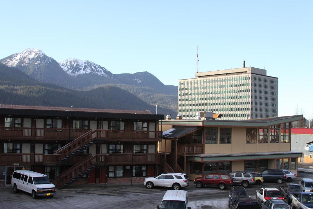 The Driftwood Lodge photo