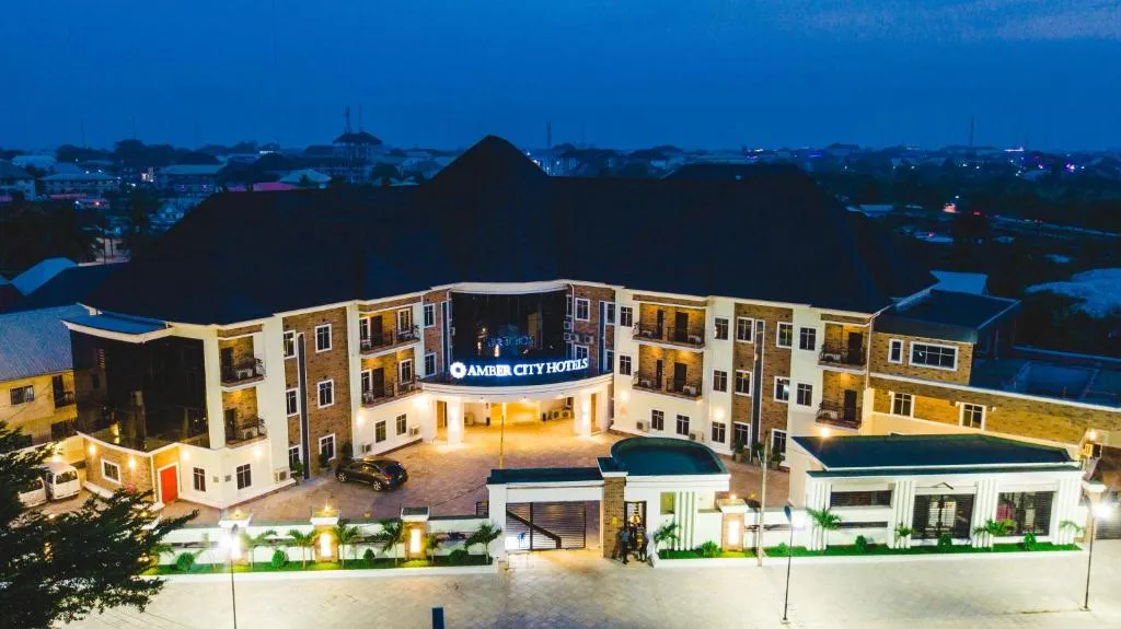 AMBER CITY HOTELS，位于奥韦里的酒店