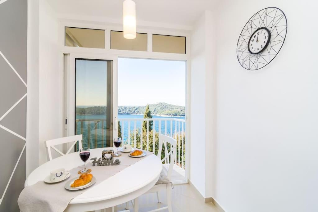 Sea view apartment 10 minutes walk from old city, Dubrovník