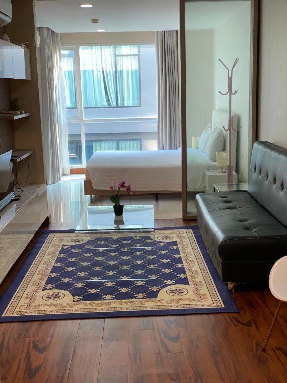 Studio Bedroom with Kitchen