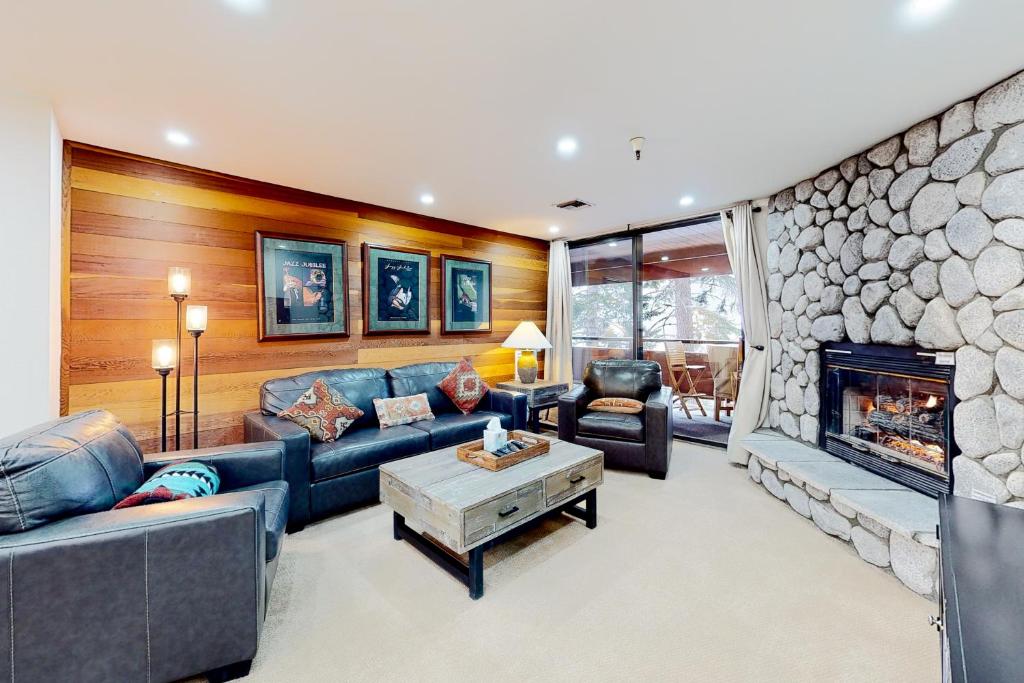 The Bridges 203, Mammoth Lakes