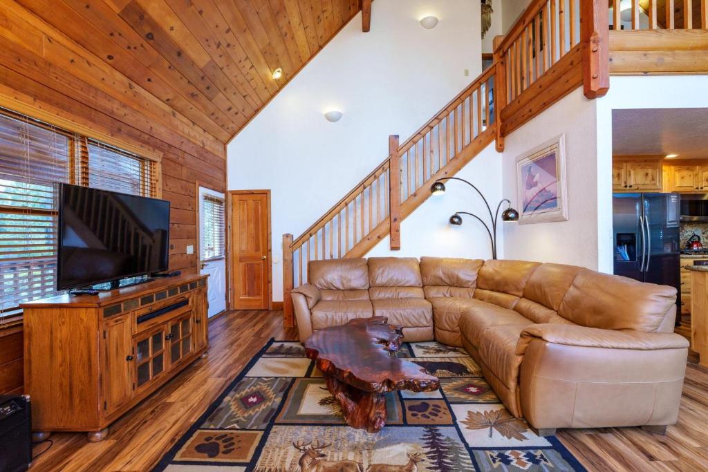 Yosemite's Scenic Wonders - 6BR/4BA Tri-Level Home photo