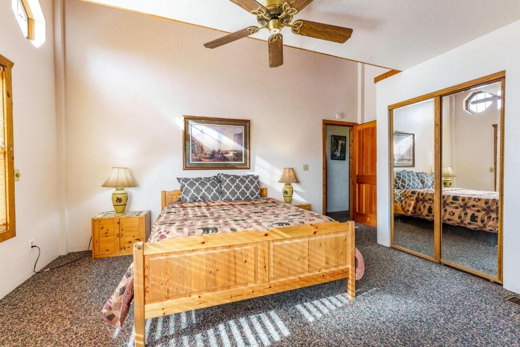 Yosemite's Scenic Wonders - 6BR/4BA Tri-Level Home photo
