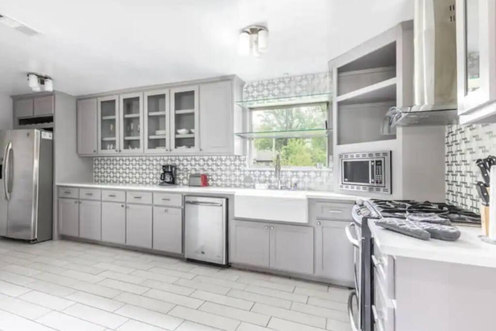 Convenient Home Near Airport