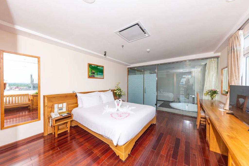 Romance Hotel Hue