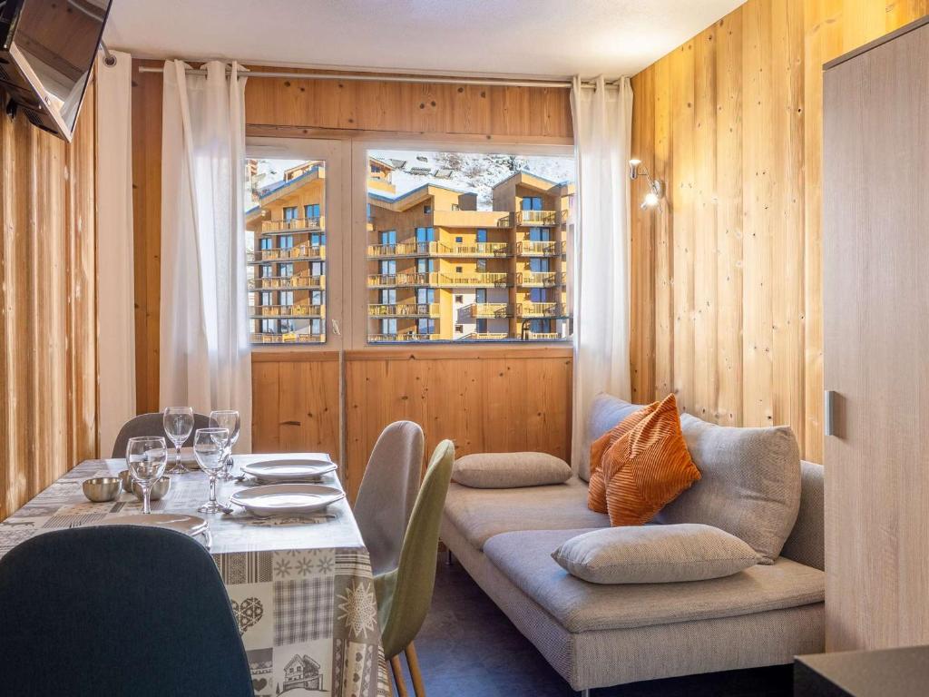 Appartement rénové Val Thorens - 4 pers, 2 chambres, balcon, plein cœur, proximité pistes, commerces - FR-1-637-35 - 1