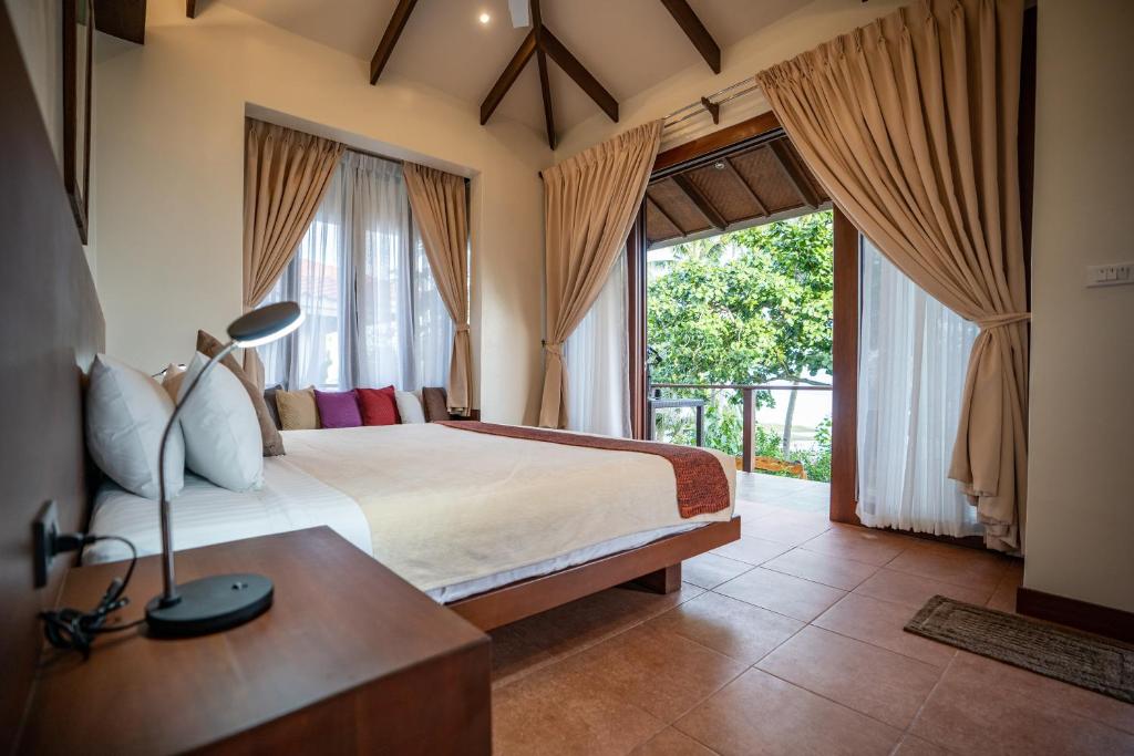 Island View Beachfront Resort