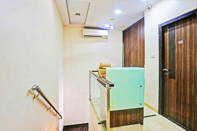 Hotel Amfahh - Andheri West Railway Station photo