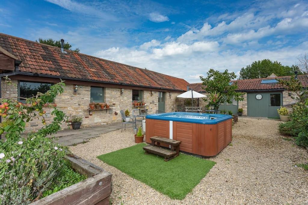 Bramley Barn near Bath + Hot tub, Siston