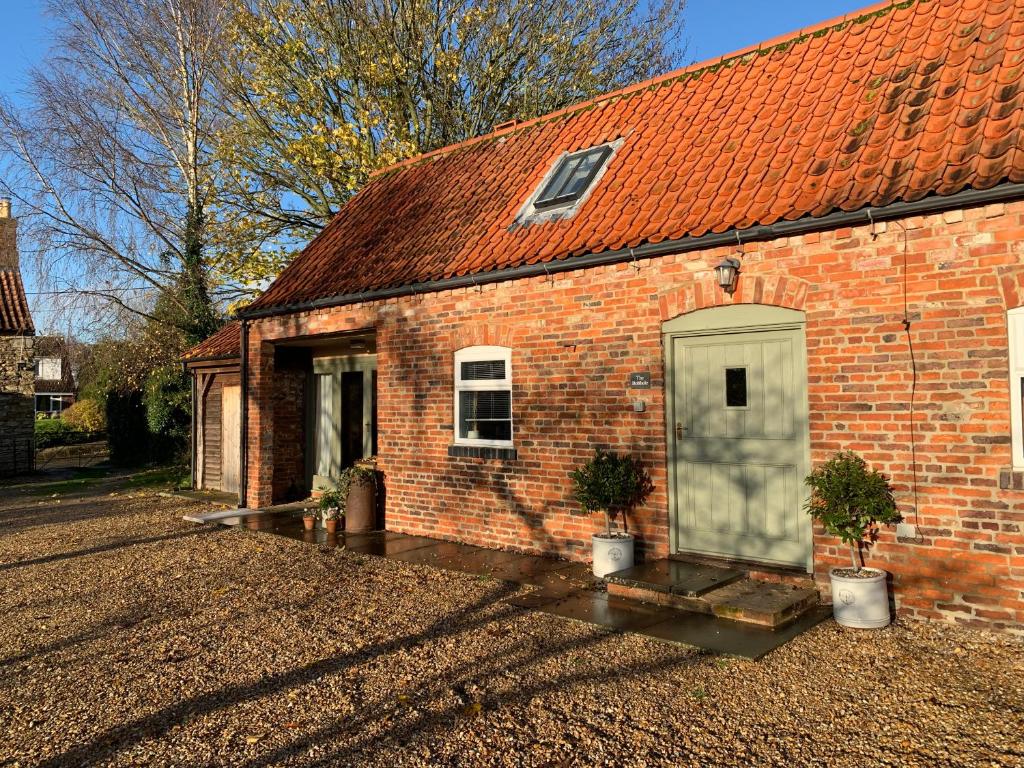 The Bolthole Barn with Wood-Fired Hot Tub, Glentworth photo 6