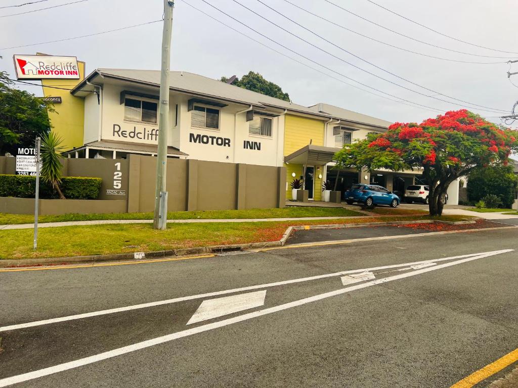 Redcliffe Motor Inn photo