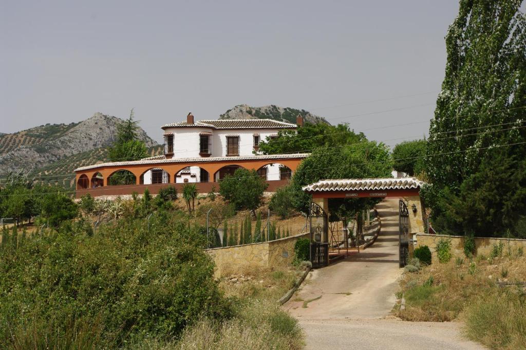 Cortijo Los Arcos - Lujo rural con piscina y vistas espectaculares en Málaga - 4