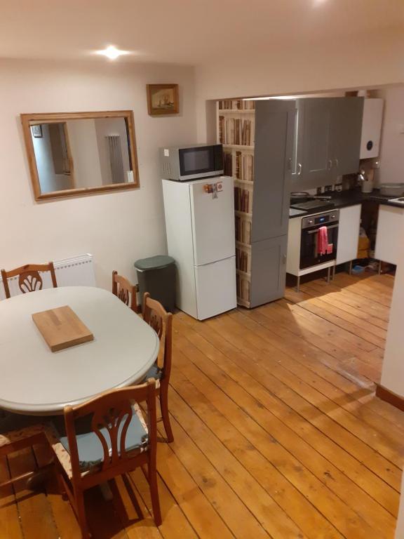 Characterful Cottage, Weston-super-Mare photo 4