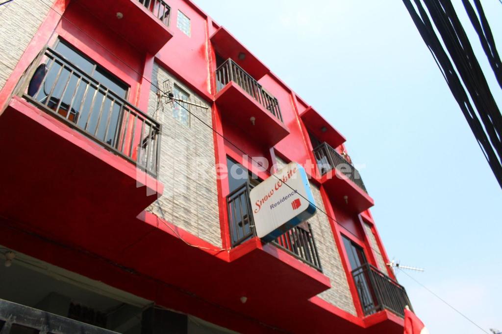 Snow White Residence near Grogol Mitra RedDoorz Snow White Residence near Grogol Mitra RedDoorz