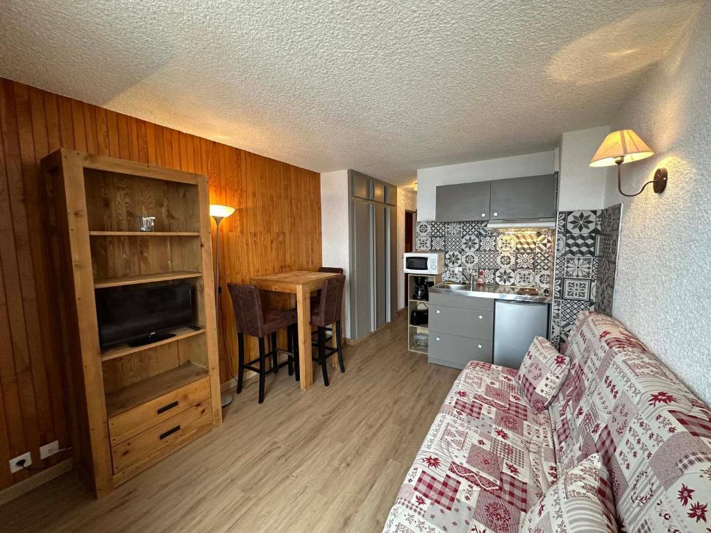 Studio confortable, ski aux pieds, proche centre, balcon privé - 2