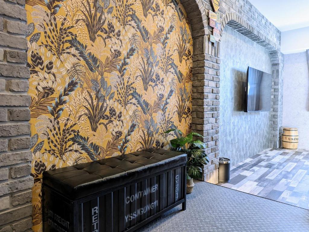 K Hotel - Yizhong photo